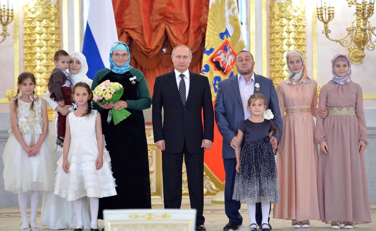 Наконец-то додумались!  Путин защитил многодетных: новый указ расширил поддержку по всей стране.