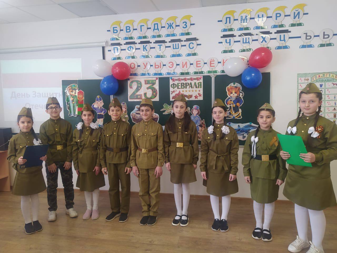 Сегодня накануне празднования государственного праздника Дня Защитника Отечества, в классах прошли Уроки Мужества, посвященные героям разных поколений. .